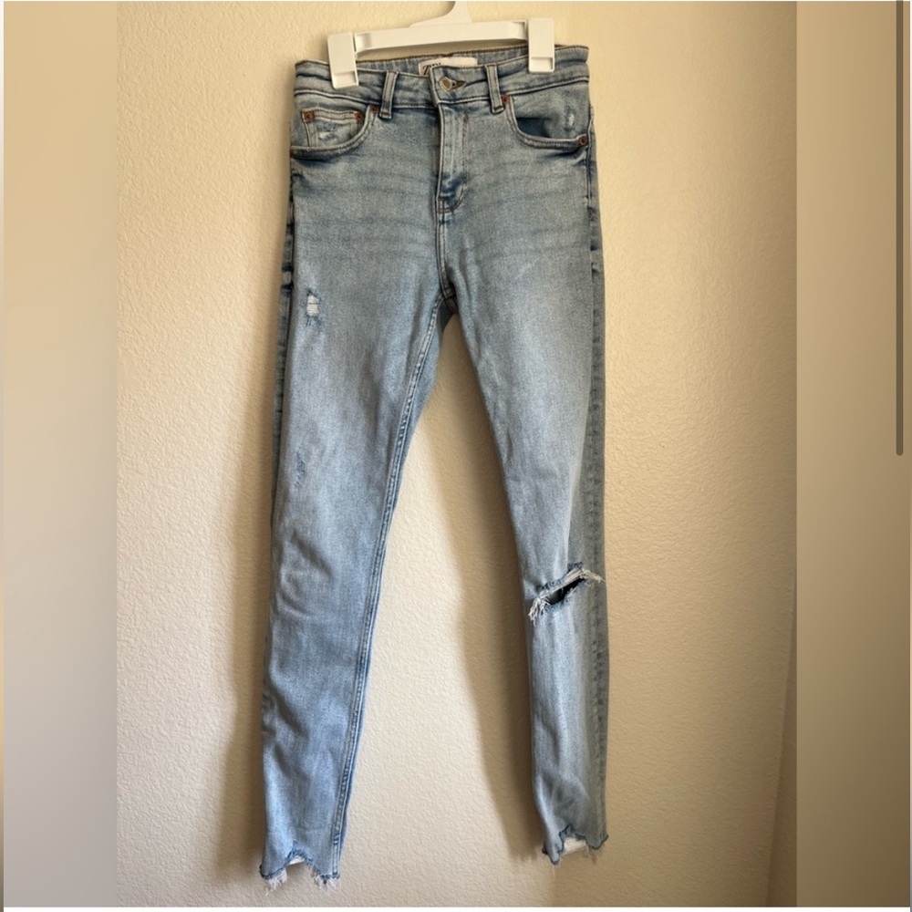 Zara Skinny Distressed & ripped Light Wash Denim Jeans Size 2